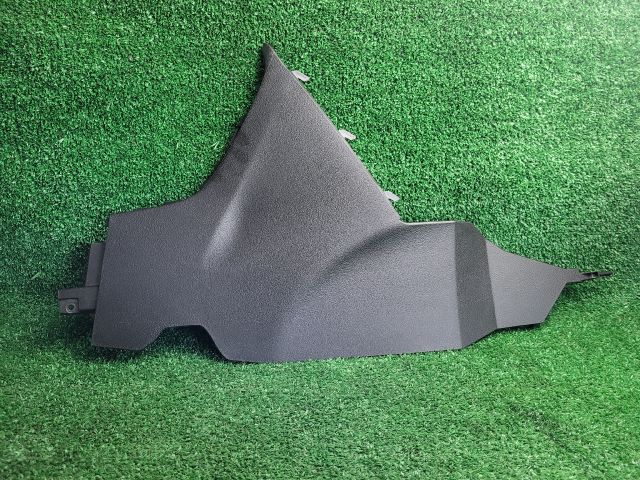 bontott SUZUKI S-CROSS Jobb Alsó Műszerfal Burkolat