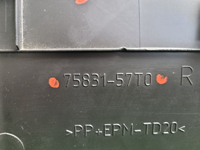 bontott SUZUKI S-CROSS Jobb Alsó Műszerfal Burkolat