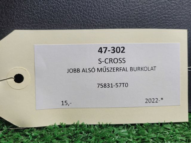 bontott SUZUKI S-CROSS Jobb Alsó Műszerfal Burkolat