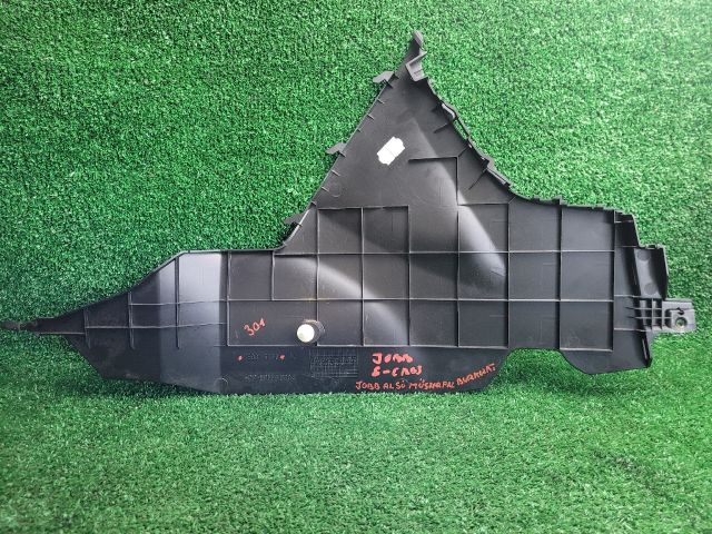 bontott SUZUKI S-CROSS Jobb Alsó Műszerfal Burkolat