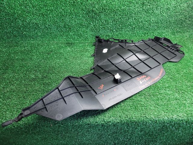 bontott SUZUKI S-CROSS Jobb Alsó Műszerfal Burkolat