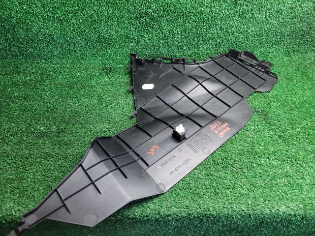 bontott SUZUKI S-CROSS Jobb Alsó Műszerfal Burkolat