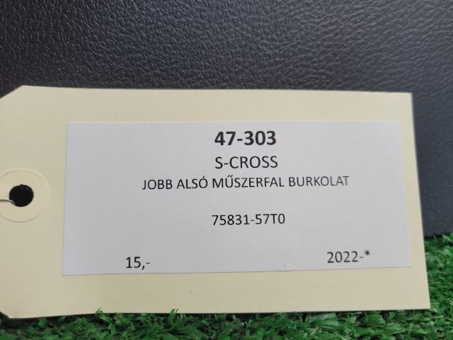 bontott SUZUKI S-CROSS Jobb Alsó Műszerfal Burkolat