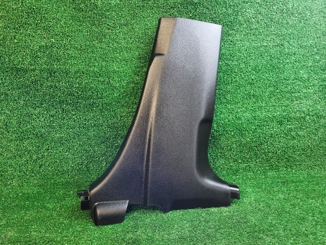 bontott SUZUKI S-CROSS Jobb B Oszlop Burkolat