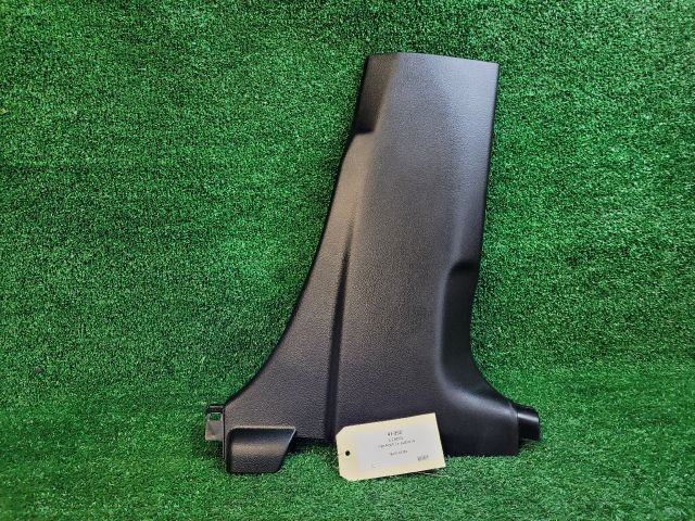 bontott SUZUKI S-CROSS Jobb B Oszlop Burkolat