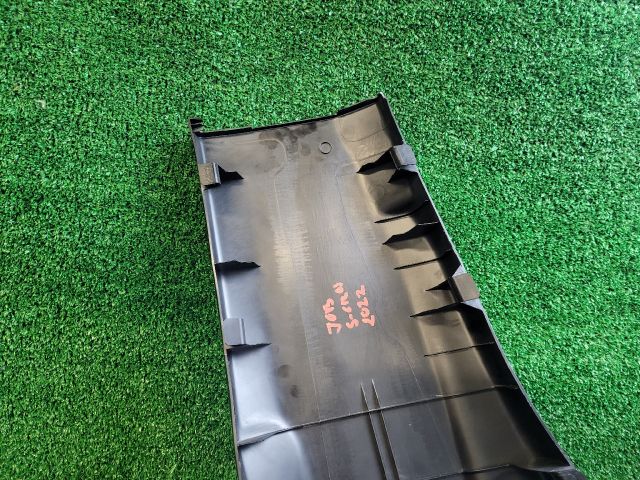 bontott SUZUKI S-CROSS Jobb B Oszlop Burkolat