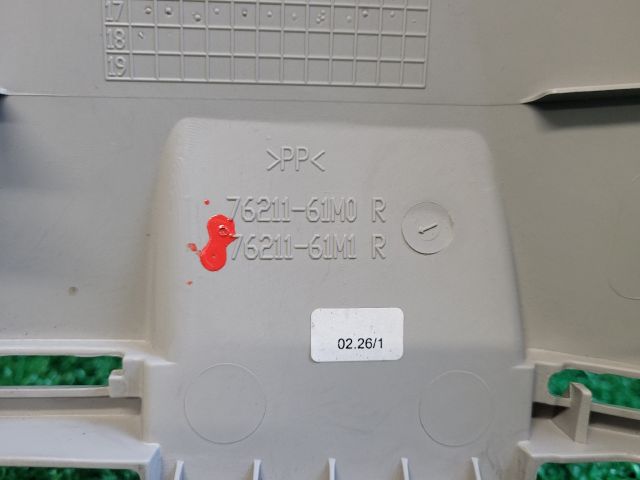 bontott SUZUKI S-CROSS Jobb B Oszlop Burkolat