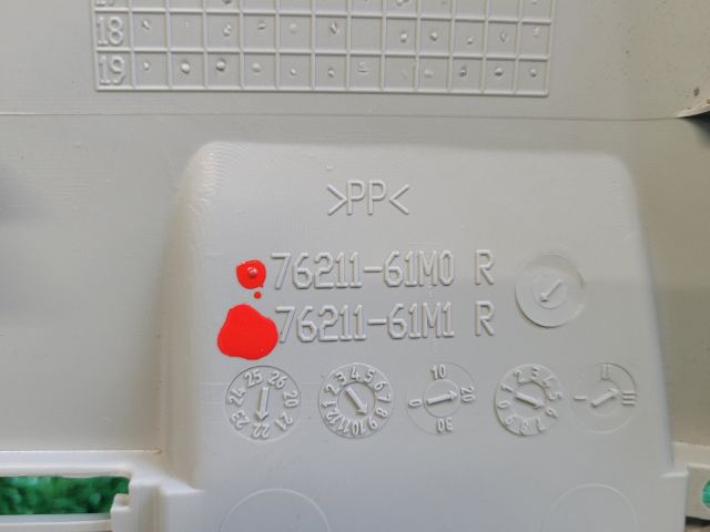 bontott SUZUKI S-CROSS Jobb B Oszlop Burkolat