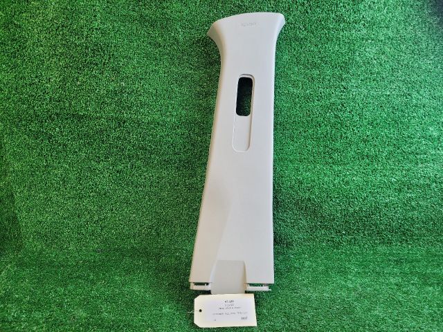 bontott SUZUKI S-CROSS Jobb B Oszlop Burkolat