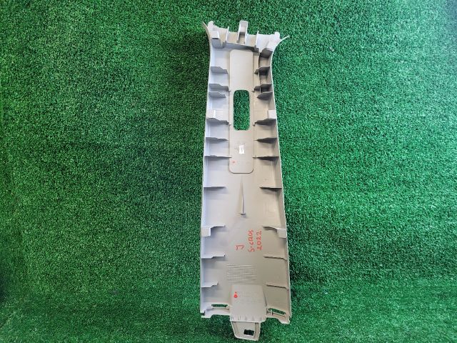 bontott SUZUKI S-CROSS Jobb B Oszlop Burkolat