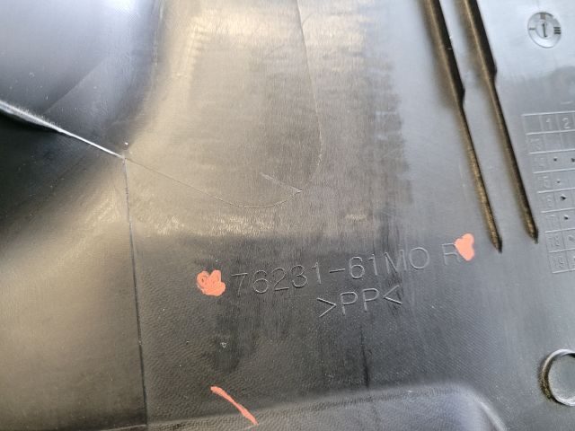 bontott SUZUKI S-CROSS Jobb B Oszlop Burkolat