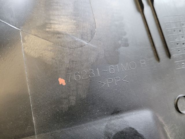 bontott SUZUKI S-CROSS Jobb B Oszlop Burkolat