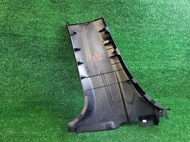 bontott SUZUKI S-CROSS Jobb B Oszlop Burkolat