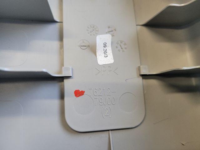 bontott SUZUKI S-CROSS Jobb B Oszlop Burkolat