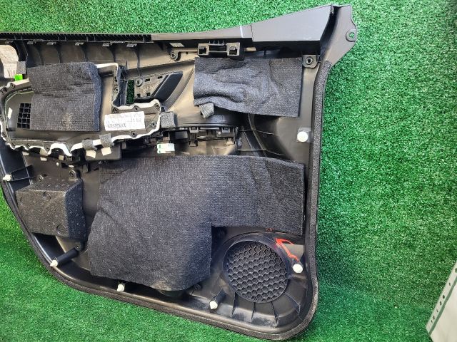 bontott SUZUKI S-CROSS Jobb első Ajtó Kárpit