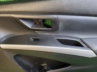 bontott SUZUKI S-CROSS Jobb első Ajtó Kárpit