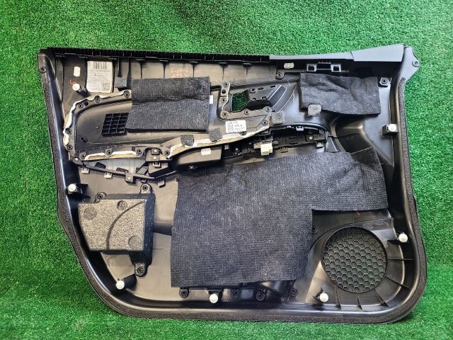 bontott SUZUKI S-CROSS Jobb első Ajtó Kárpit