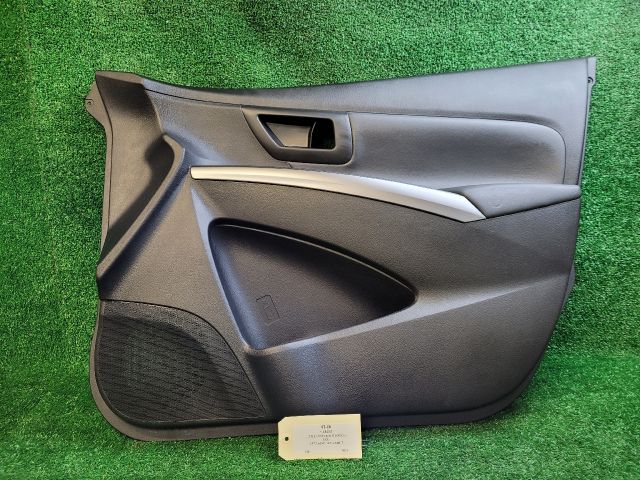 bontott SUZUKI S-CROSS Jobb első Ajtó Kárpit