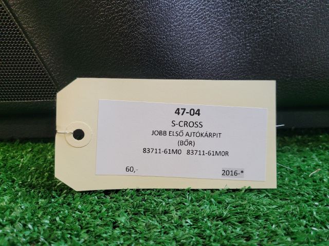 bontott SUZUKI S-CROSS Jobb első Ajtó Kárpit