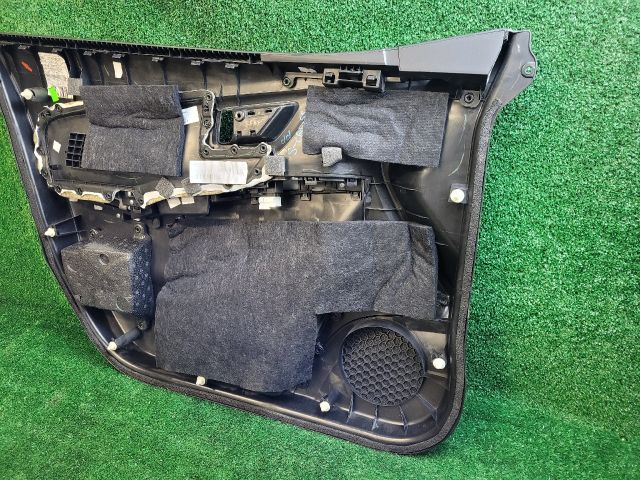 bontott SUZUKI S-CROSS Jobb első Ajtó Kárpit