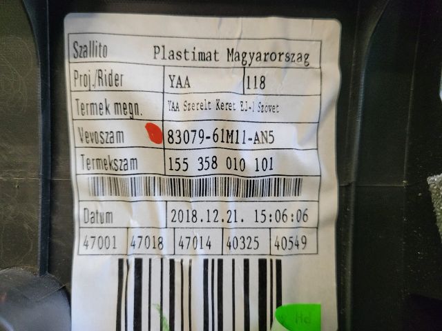 bontott SUZUKI S-CROSS Jobb első Ajtó Kárpit