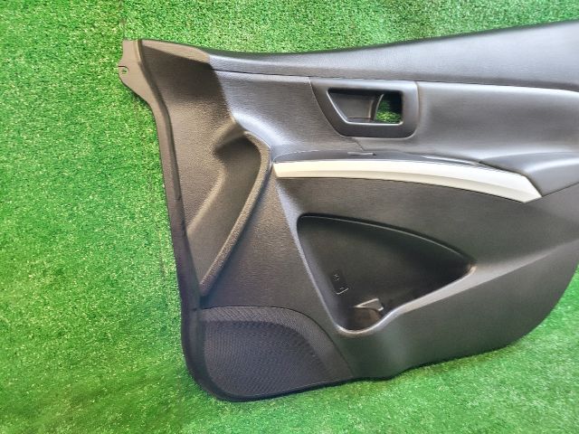 bontott SUZUKI S-CROSS Jobb első Ajtó Kárpit