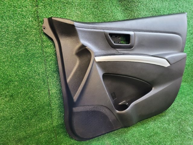 bontott SUZUKI S-CROSS Jobb első Ajtó Kárpit