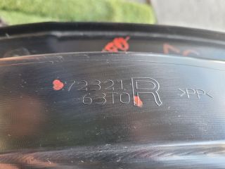 bontott SUZUKI S-CROSS Jobb első Dobbetét (Kerékjárati, Műanyag)