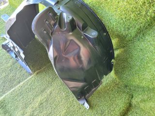 bontott SUZUKI S-CROSS Jobb első Dobbetét (Kerékjárati, Műanyag)