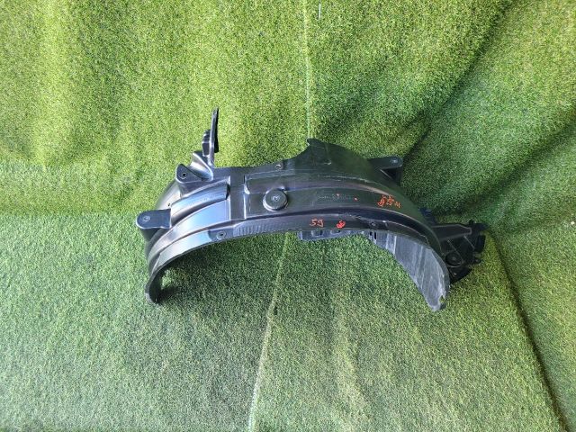 bontott SUZUKI S-CROSS Jobb első Dobbetét (Kerékjárati, Műanyag)