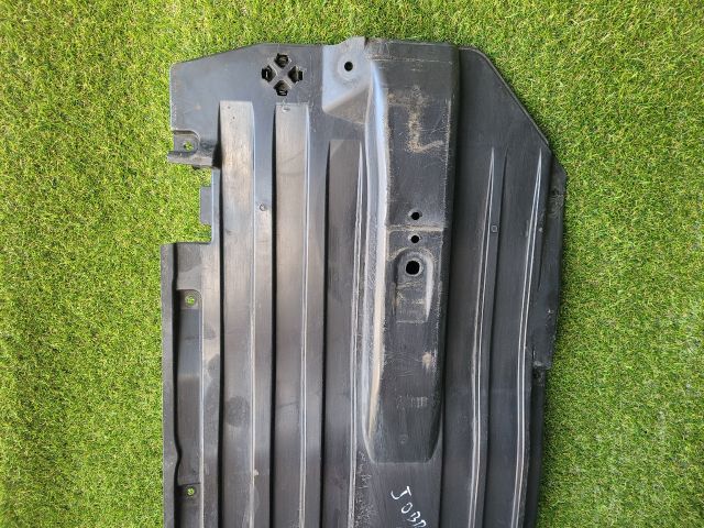 bontott SUZUKI S-CROSS Jobb Fenéklemez