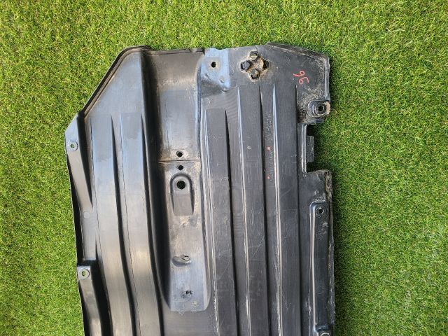 bontott SUZUKI S-CROSS Jobb Fenéklemez