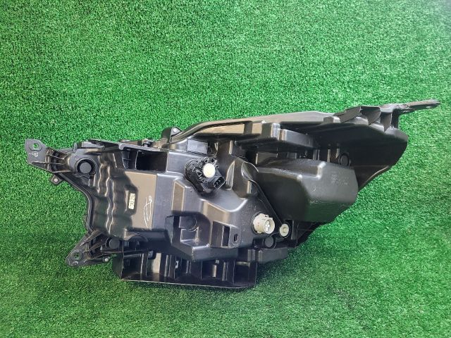 bontott SUZUKI S-CROSS Jobb Fényszóró