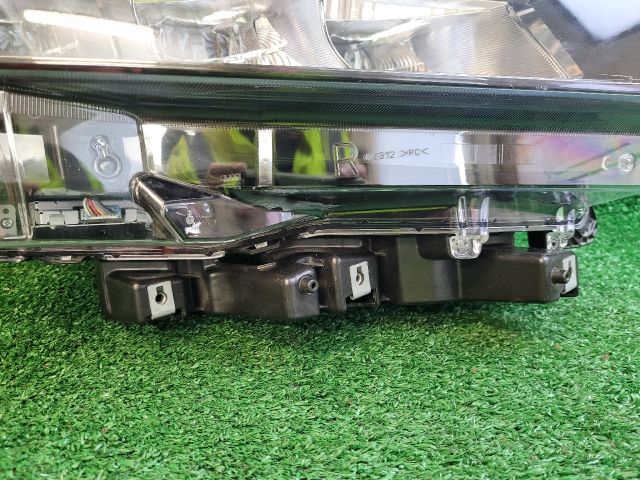 bontott SUZUKI S-CROSS Jobb Fényszóró