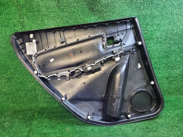 bontott SUZUKI S-CROSS Jobb hátsó Ajtó Kárpit