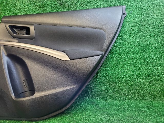 bontott SUZUKI S-CROSS Jobb hátsó Ajtó Kárpit