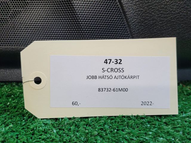 bontott SUZUKI S-CROSS Jobb hátsó Ajtó Kárpit