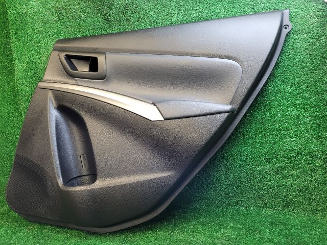 bontott SUZUKI S-CROSS Jobb hátsó Ajtó Kárpit