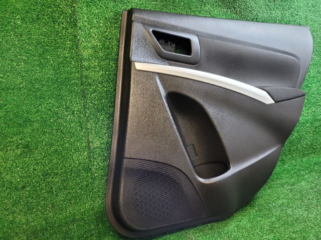 bontott SUZUKI S-CROSS Jobb hátsó Ajtó Kárpit