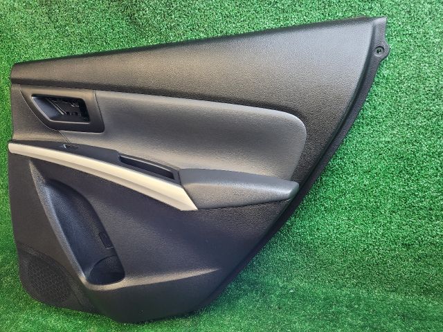 bontott SUZUKI S-CROSS Jobb hátsó Ajtó Kárpit