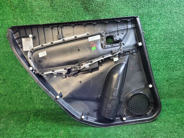 bontott SUZUKI S-CROSS Jobb hátsó Ajtó Kárpit