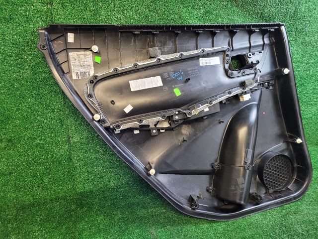 bontott SUZUKI S-CROSS Jobb hátsó Ajtó Kárpit