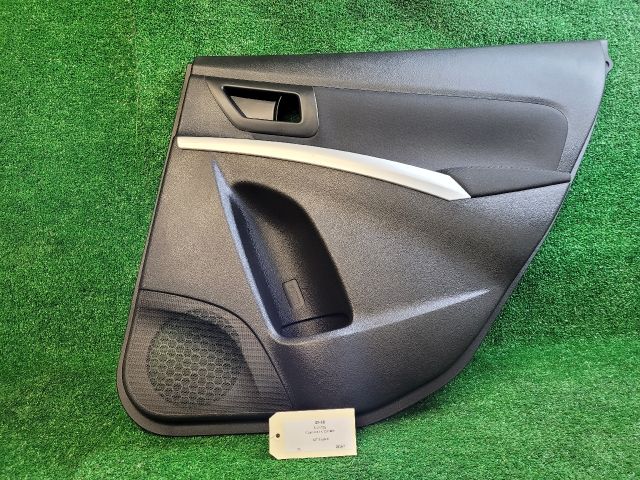 bontott SUZUKI S-CROSS Jobb hátsó Ajtó Kárpit