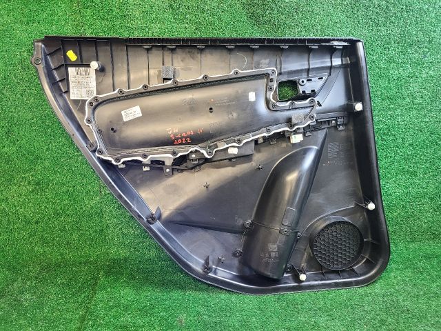 bontott SUZUKI S-CROSS Jobb hátsó Ajtó Kárpit