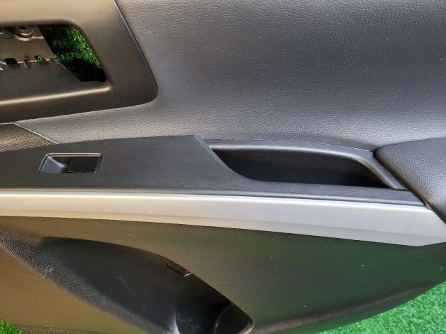 bontott SUZUKI S-CROSS Jobb hátsó Ajtó Kárpit