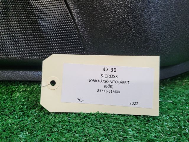 bontott SUZUKI S-CROSS Jobb hátsó Ajtó Kárpit