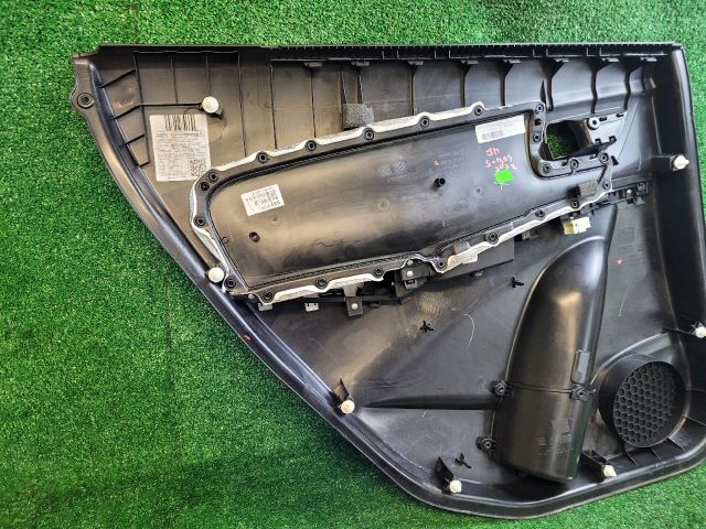 bontott SUZUKI S-CROSS Jobb hátsó Ajtó Kárpit