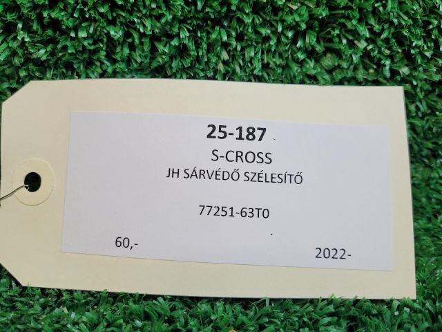 bontott SUZUKI S-CROSS Jobb hátsó Sárvédő Szélesítő