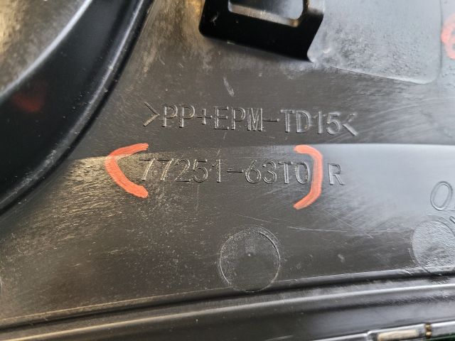 bontott SUZUKI S-CROSS Jobb hátsó Sárvédő Szélesítő