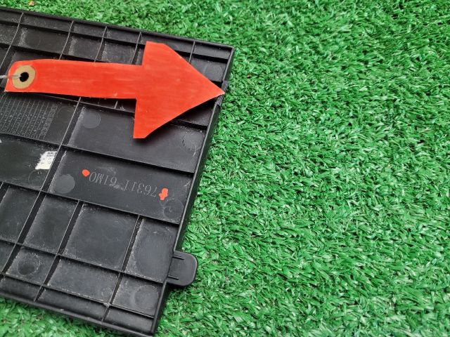 bontott SUZUKI S-CROSS Jobb hátsó Tároló Rekesz Fedél